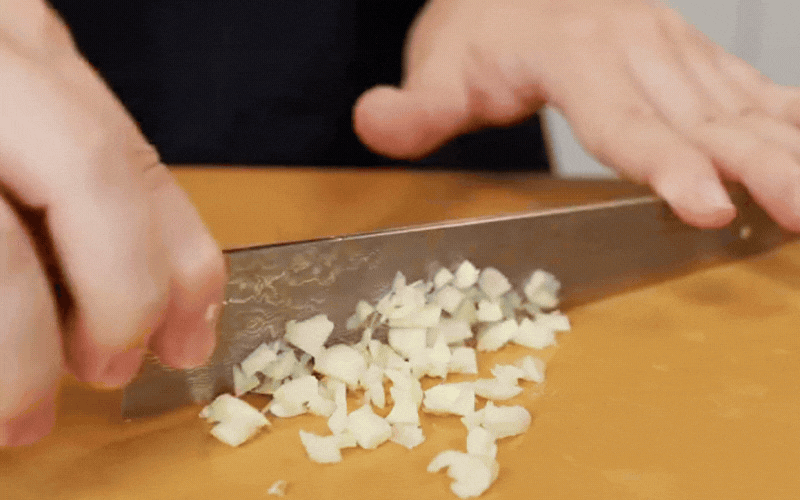 Đừng chỉ dùng tía tô để ăn kèm: Thêm một nắm vào chảo tôm, món quen thuộc bỗng thơm nức và hao cơm bất ngờ- Ảnh 5.
