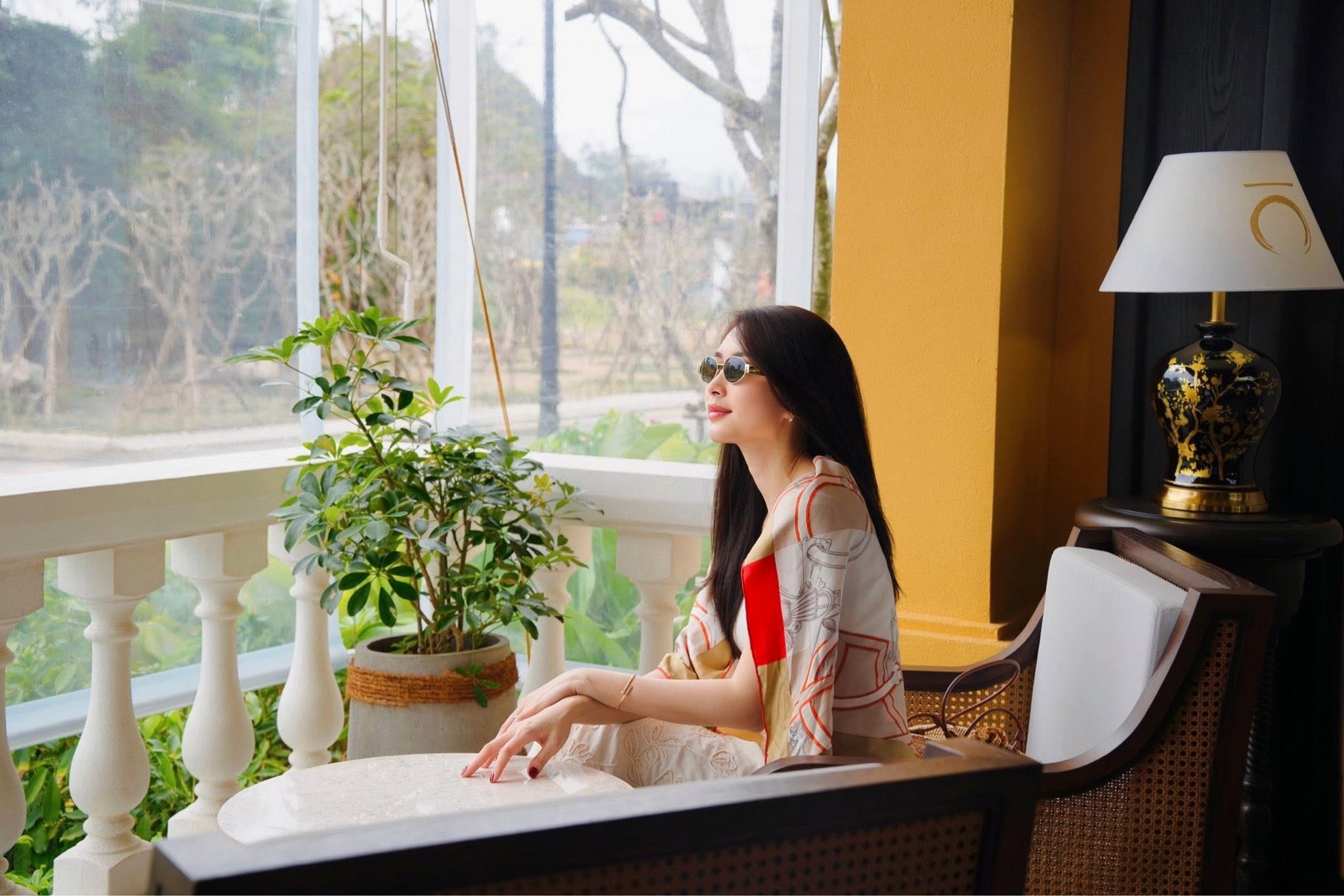 Đặng Thu Thảo tỏa s&aacute;ng với phong c&aacute;ch nữ t&iacute;nh v&agrave; thanh lịch ở tuổi 35 - Ảnh 4.