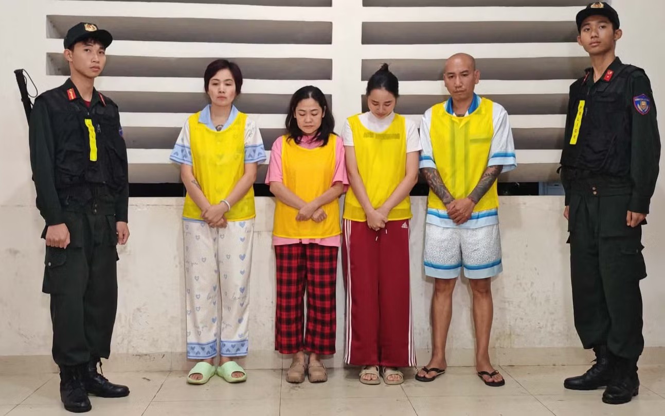 Hà Nội: Khởi tố Phạm Tuấn 'đàn em' Khá Bảnh cùng đồng phạm sản xuất video bạo lực học đường trục lợi - Ảnh 1.