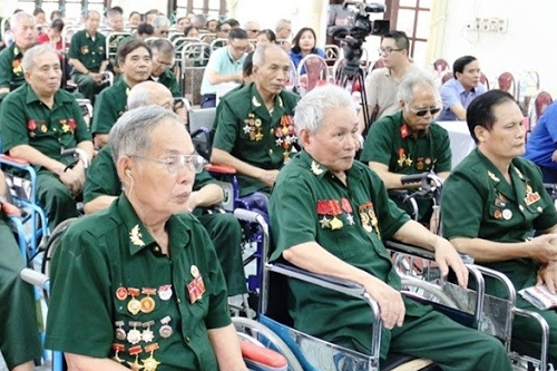 12 nh&oacute;m người n&agrave;y được hưởng ưu đ&atilde;i người c&oacute; c&ocirc;ng với c&aacute;ch mạng, th&acirc;n nh&acirc;n v&agrave; người c&oacute; c&ocirc;ng cần biết để hưởng c&aacute;c quyền lợi - Ảnh 2.