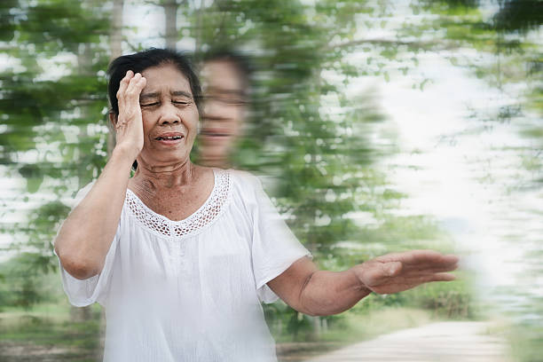Trời mưa sau nhiều ngày nắng nóng, người cao tuổi dễ chủ quan với 4 thay đổi sức khỏe này - Ảnh 2.