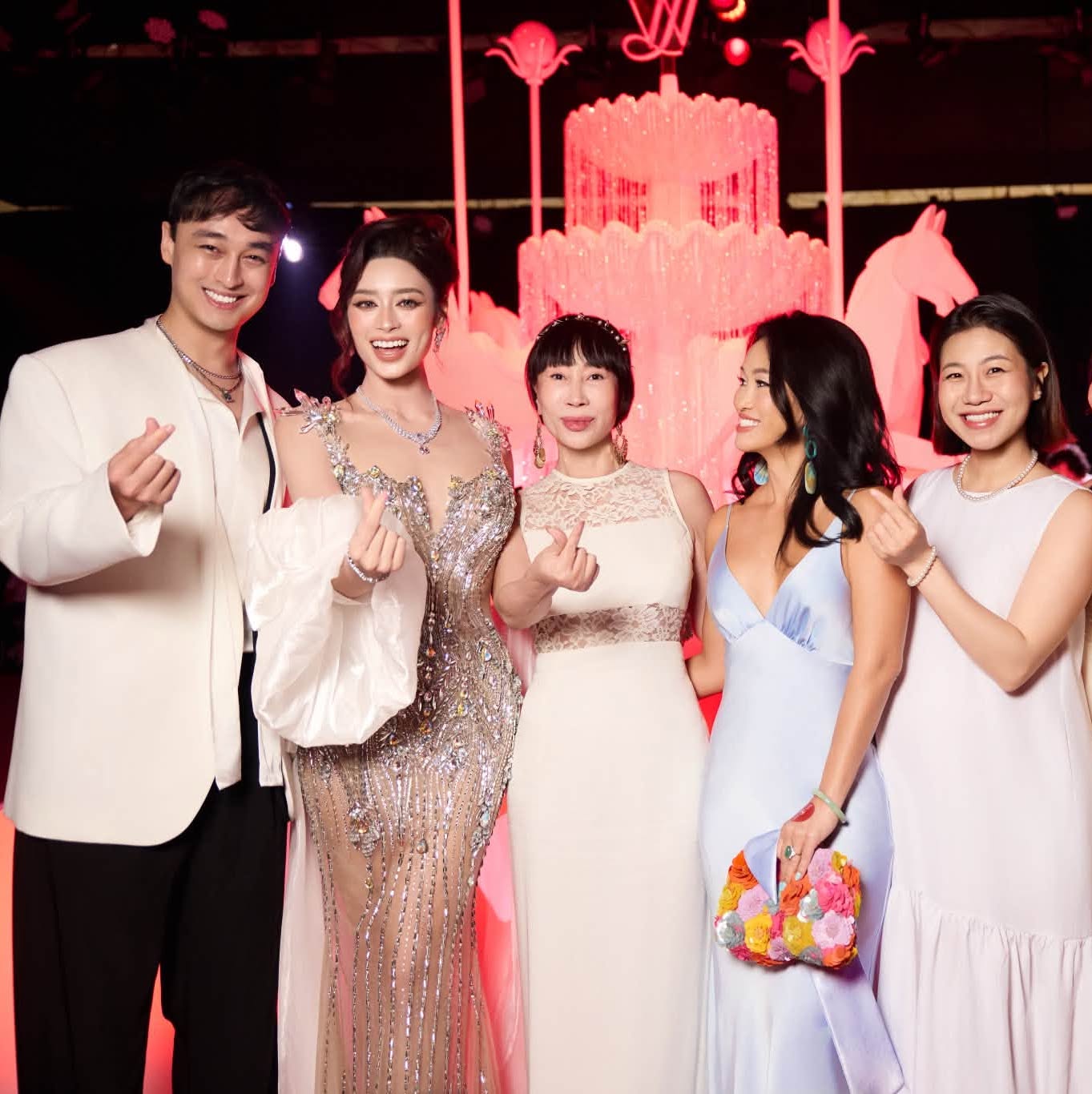 Diện mạo anh trai Hoa hậu Emoura Phạm g&acirc;y ch&uacute; &yacute; trong sinh nhật 26 tuổi - Ảnh 6.