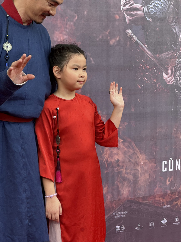 Qu&aacute;ch Ngọc Ngoan: 'T&ocirc;i muốn kh&aacute;n giả cảm nhận được t&igrave;nh cha con qua &aacute;nh mắt' - Ảnh 3.