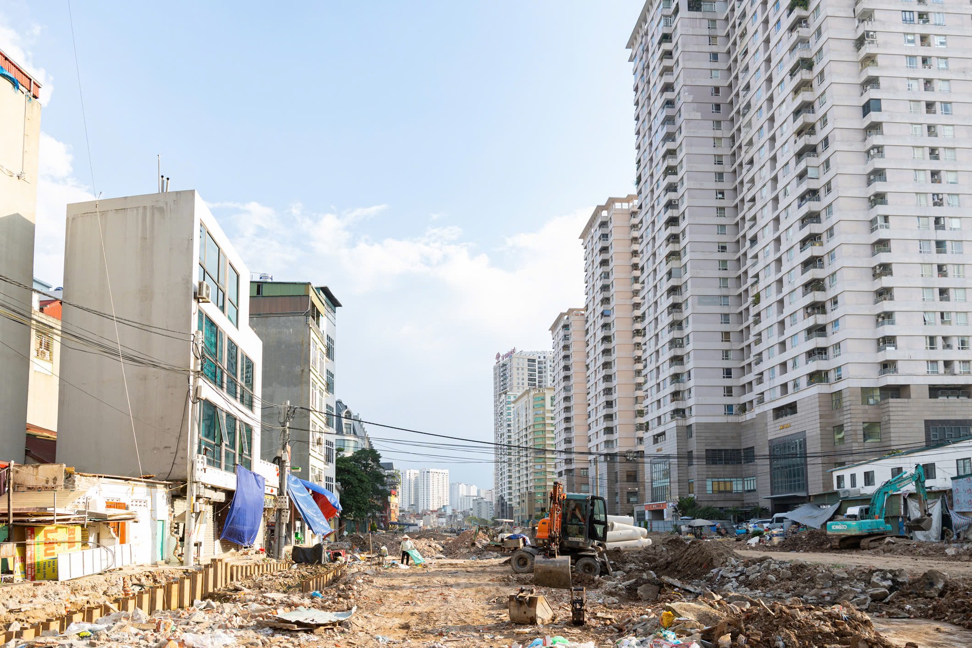 Tin s&aacute;ng: B&atilde;o số 4 lại tiến s&aacute;t v&ugrave;ng biển Quảng Ninh, Hải Ph&ograve;ng, đường đi kh&oacute; lường; H&agrave; Nội tổng r&agrave; so&aacute;t t&igrave;nh trạng chậm cấp sổ hồng chung cư  - Ảnh 3.