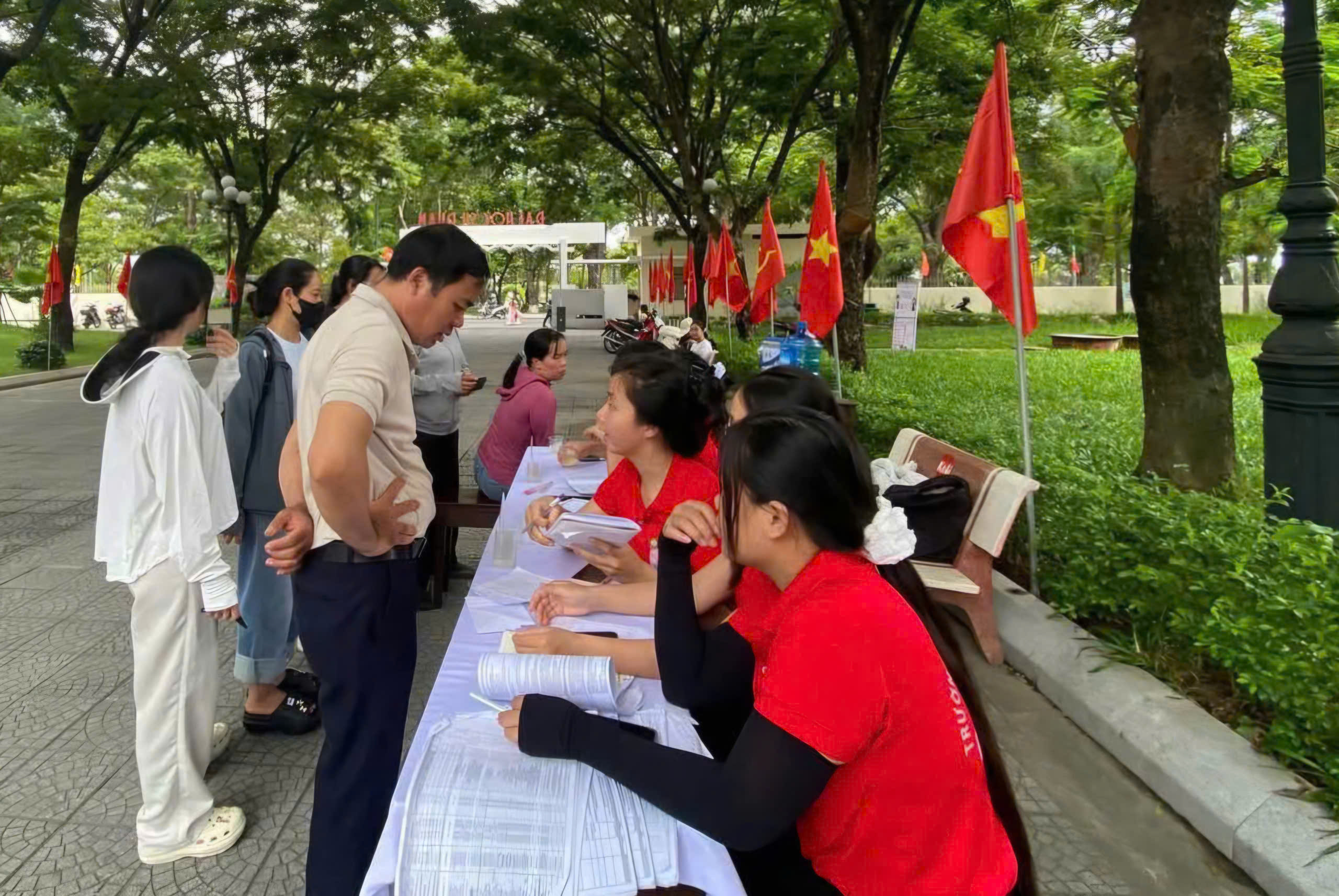 Cảnh gi&aacute;c 'bẫy' lừa đảo khi sinh vi&ecirc;n t&igrave;m ph&ograve;ng trọ đầu năm học - Ảnh 2.