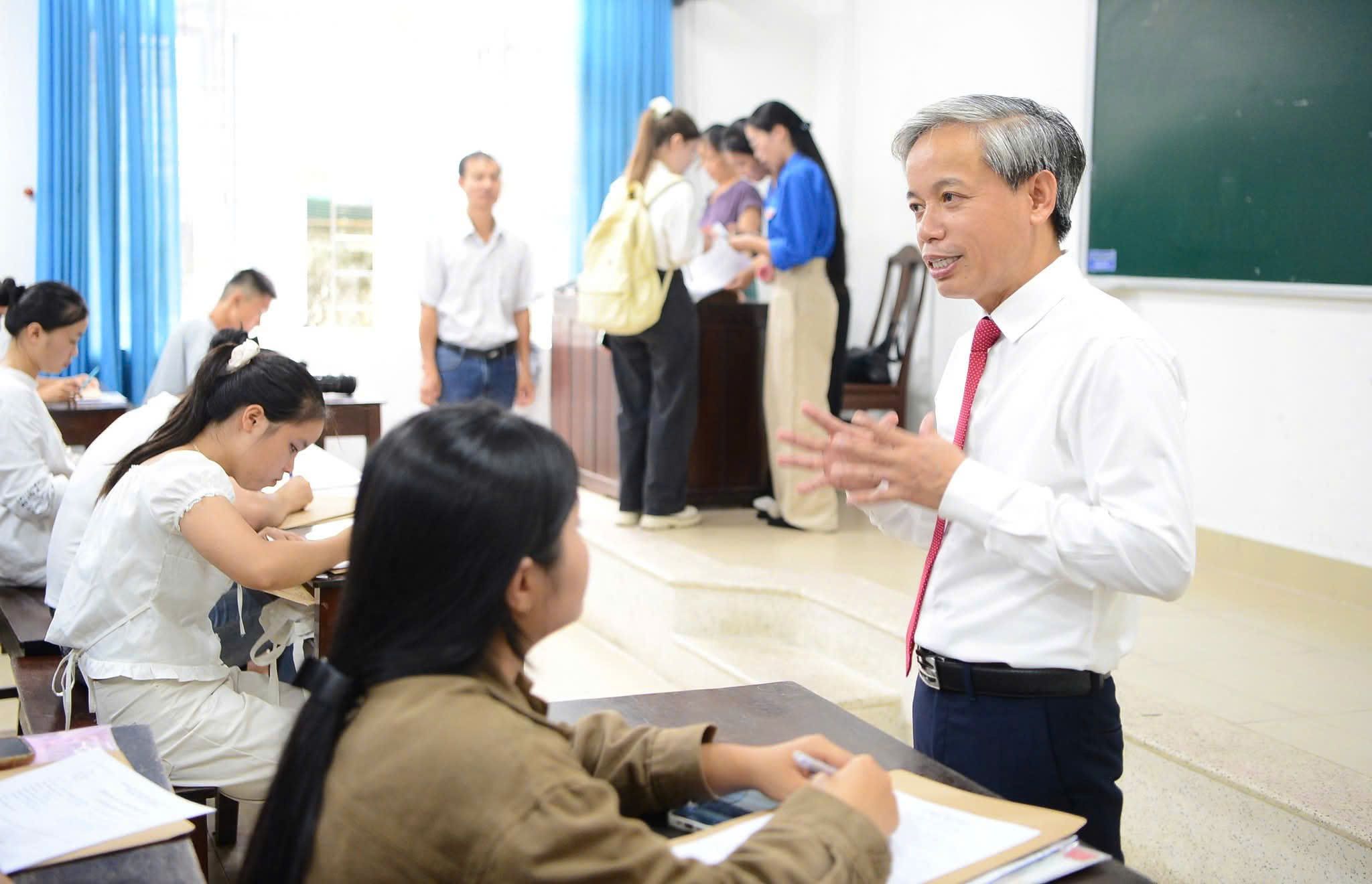 Cảnh gi&aacute;c 'bẫy' lừa đảo khi sinh vi&ecirc;n t&igrave;m ph&ograve;ng trọ đầu năm học - Ảnh 1.