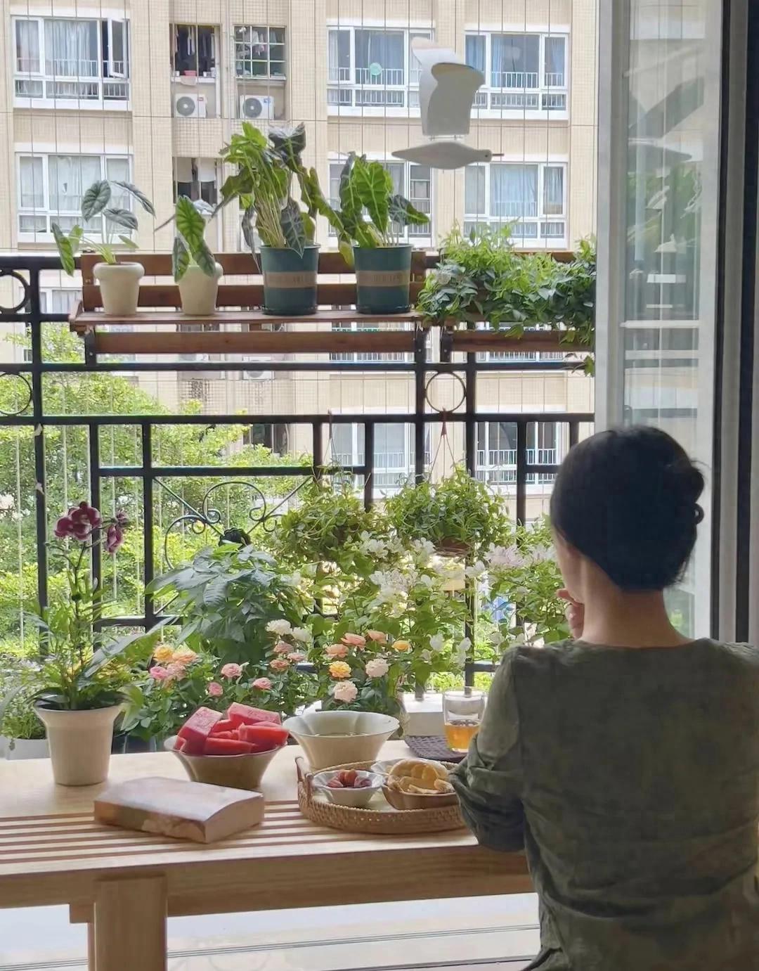 Ai cũng khuy&ecirc;n x&acirc;y k&iacute;n ban c&ocirc;ng, t&ocirc;i vẫn để mở: Sau 1 năm, căn nh&agrave; s&aacute;ng v&agrave; dễ chịu hơn hẳn - Ảnh 1.
