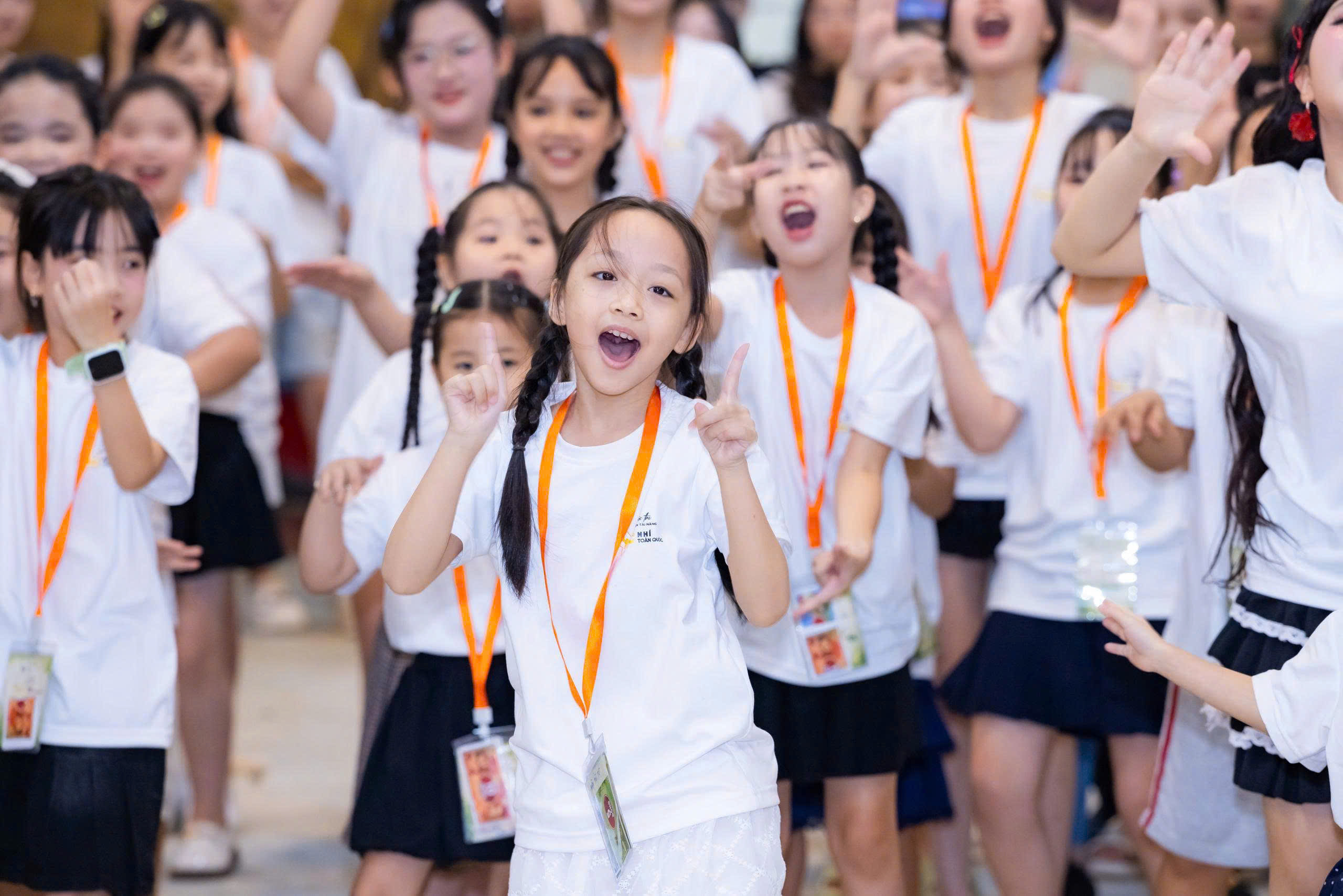 B&aacute;n kết MC nh&iacute; to&agrave;n quốc 2026: Thanh &acirc;m đồng dao v&agrave; tr&ograve; chơi d&acirc;n gian - Ảnh 10.