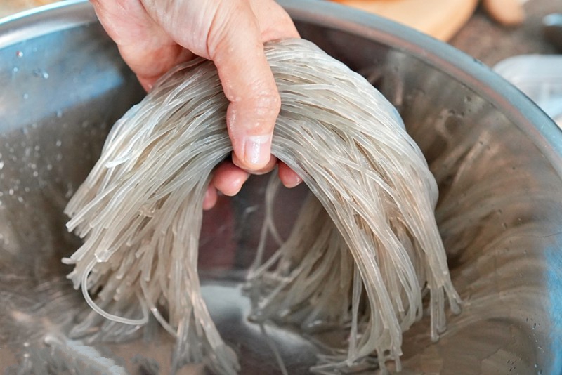 C&ocirc;ng thức tuyệt vời cho m&oacute;n miến x&agrave;o thơm lừng, cực ngon - Ảnh 1.