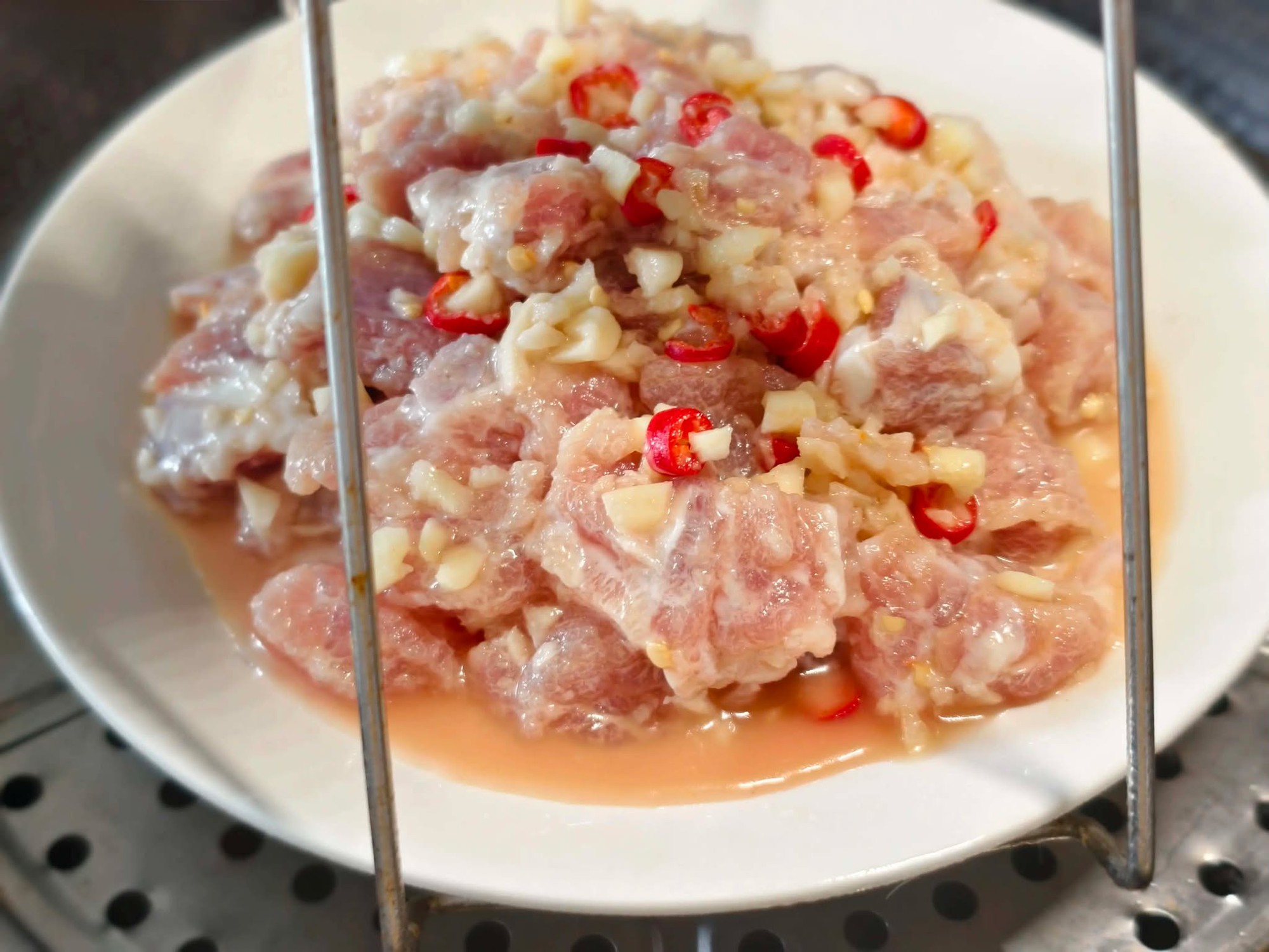 Đừng nướng hay nấu sườn heo chua ngọt nữa, tôi có công thức ướp rồi đem hấp, nhanh mà món ăn siêu ngon- Ảnh 7.