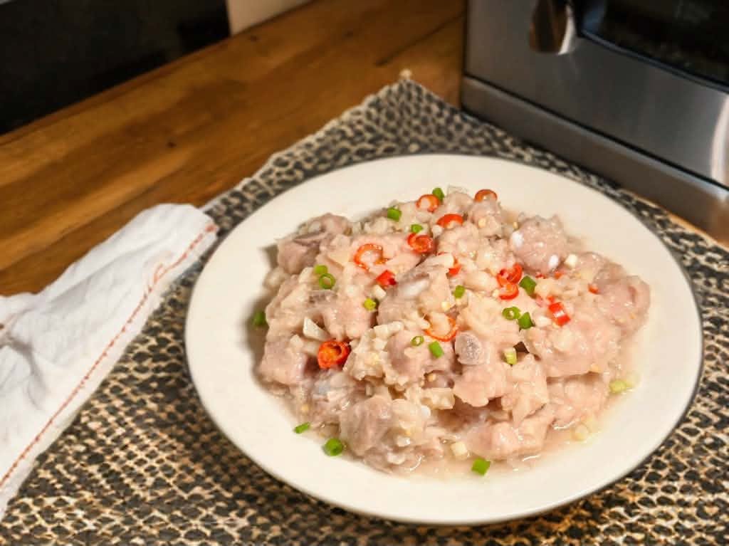 Đừng nướng hay nấu sườn heo chua ngọt nữa, tôi có công thức ướp rồi đem hấp, nhanh mà món ăn siêu ngon- Ảnh 1.