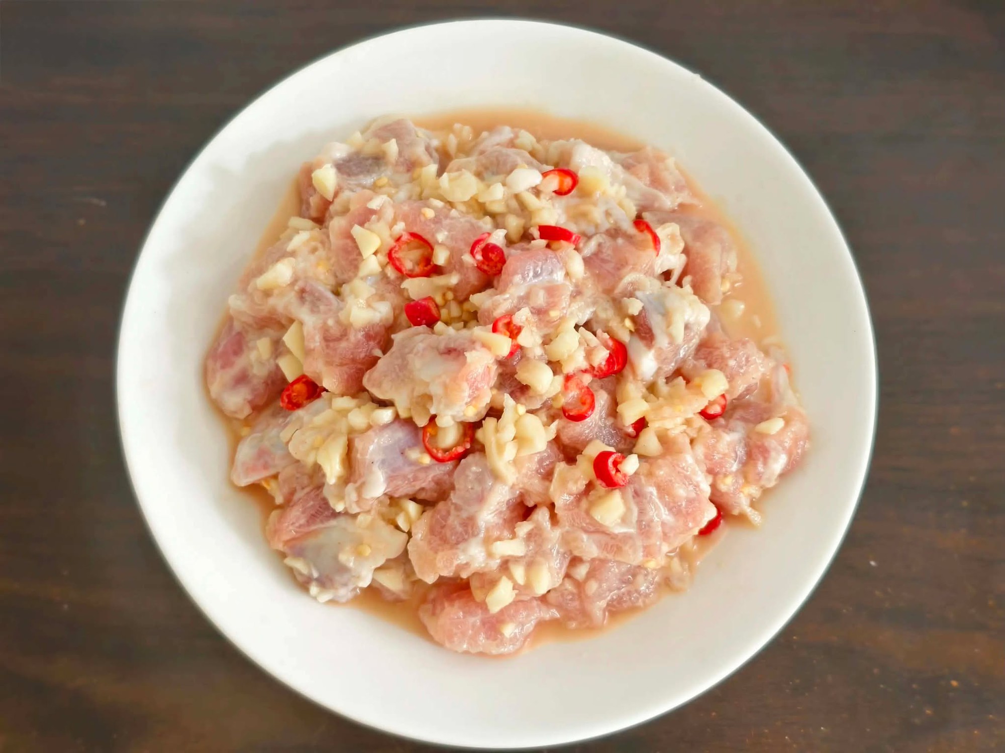 Đừng nướng hay nấu sườn heo chua ngọt nữa, tôi có công thức ướp rồi đem hấp, nhanh mà món ăn siêu ngon- Ảnh 6.