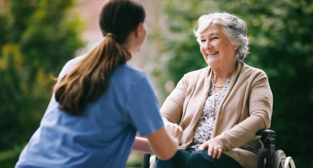 Về gi&agrave; mới hiểu, tuổi gi&agrave; muốn an y&ecirc;n phải giữ được 3 điểm tựa n&agrave;y - Ảnh 1.