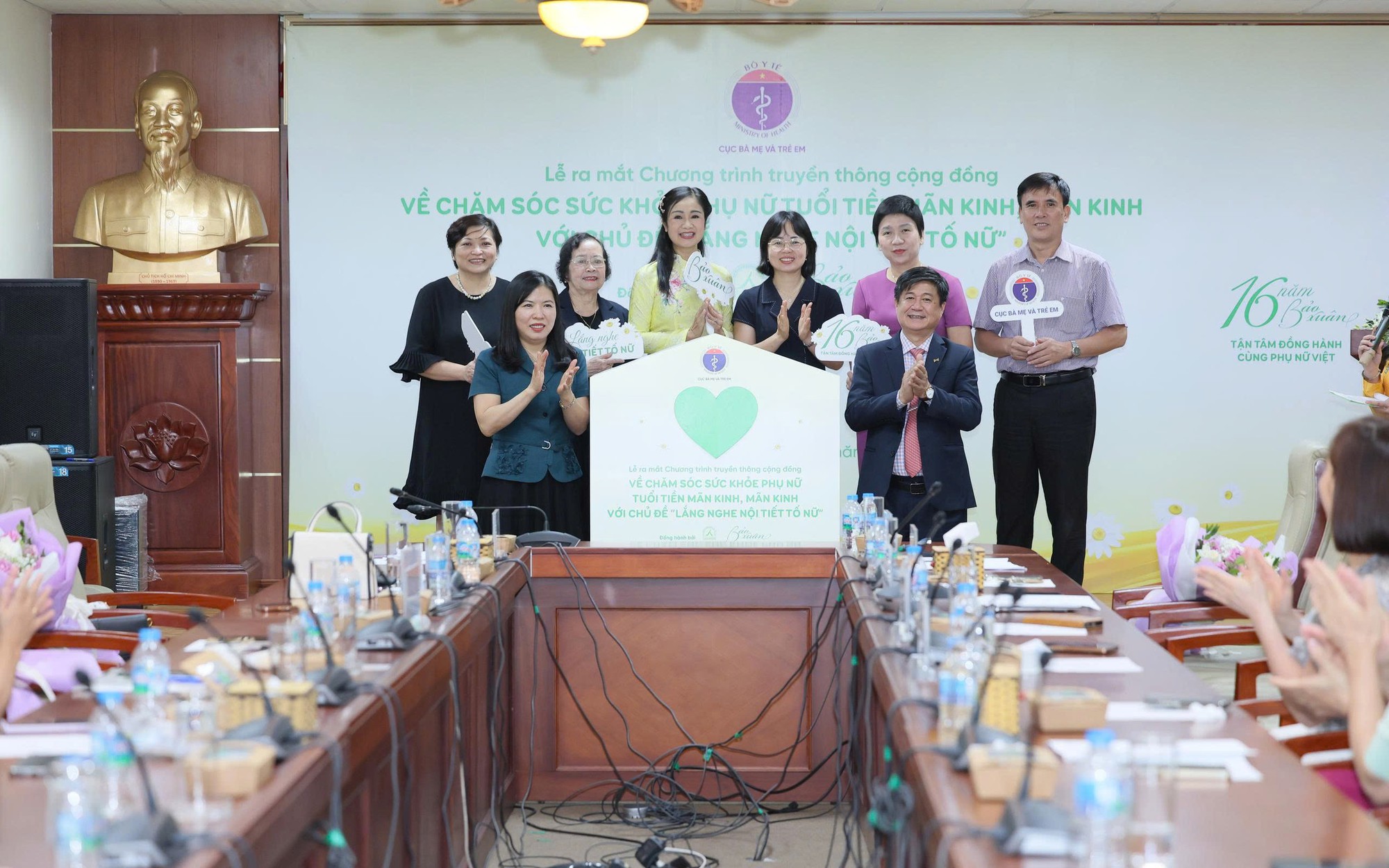 NSND Thu H&agrave; từng 'ai cho g&igrave; cũng uống': B&agrave;i học phụ nữ cần nhớ khi bổ sung nội tiết  - Ảnh 3.
