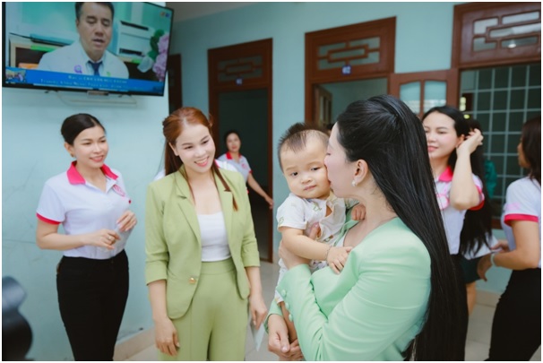 Hoa hậu Doanh nhân Hương sắc Việt Nam 2026: Gửi trao 82 phần quà nghĩa tình tại Phú Yên - Ảnh 4.