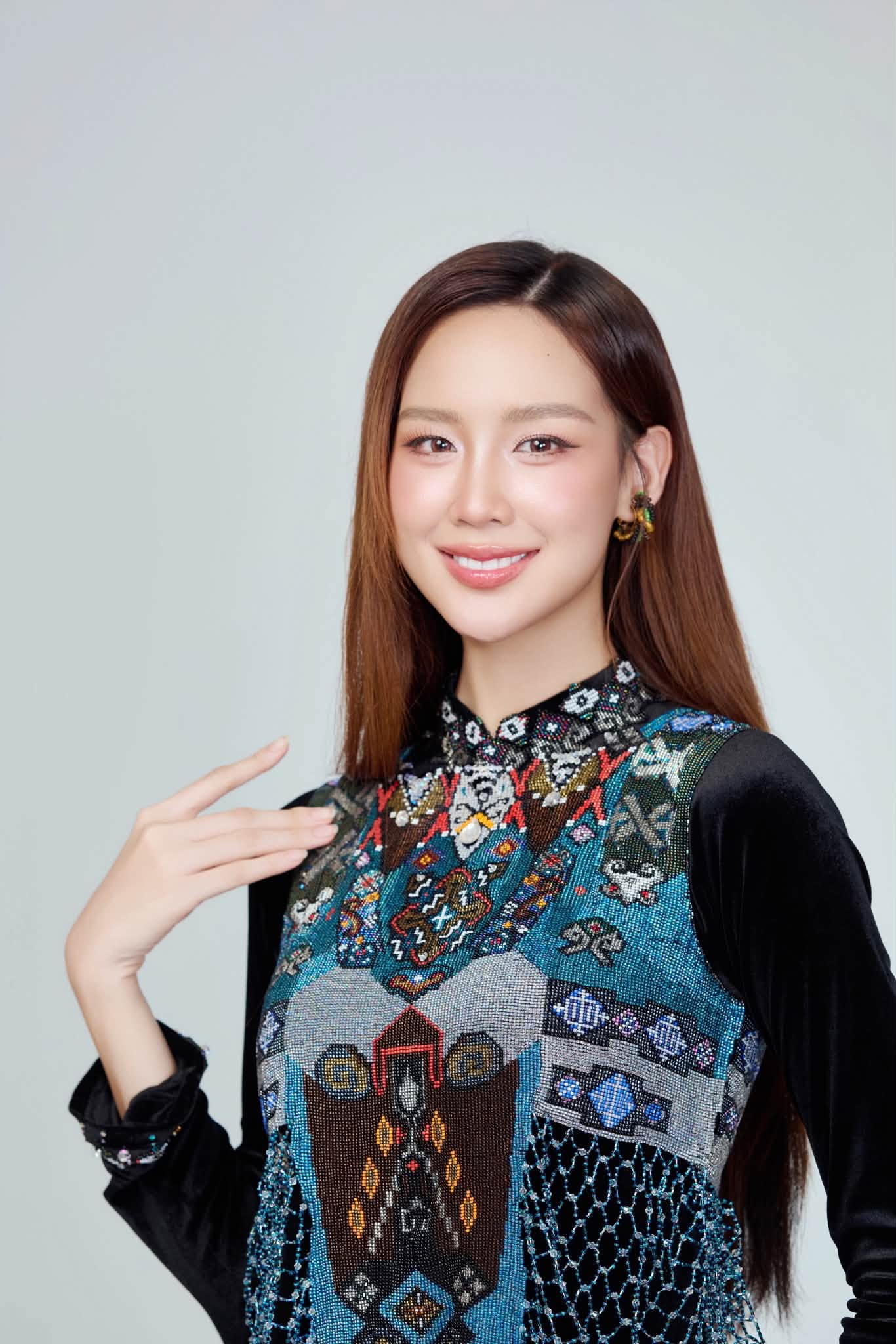 Tuấn Hưng tan chảy trước con g&aacute;i , Diệp L&acirc;m Anh rạng rỡ b&ecirc;n hoa hồng - Ảnh 7.