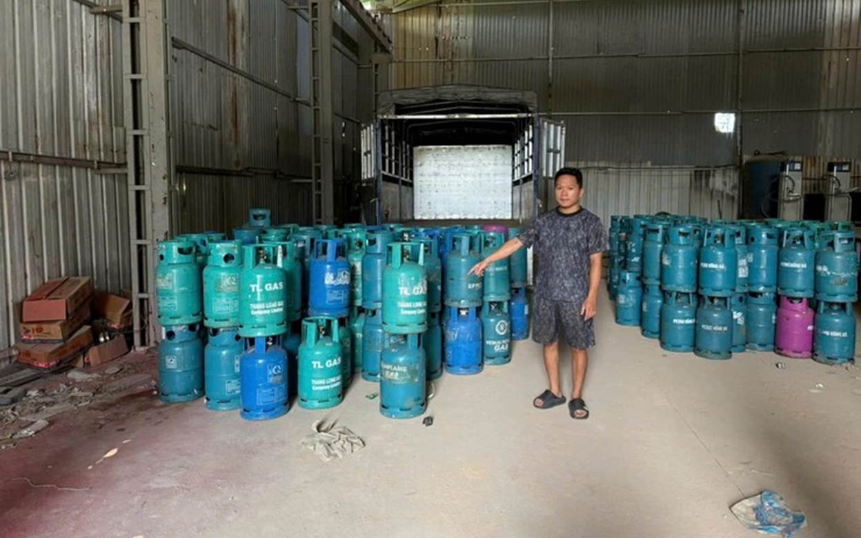 H&agrave; Nội khởi tố chủ cơ sở sản xuất b&aacute;nh kẹo giả mạo xuất xứ nước ng&ograve;ai - Ảnh 5.