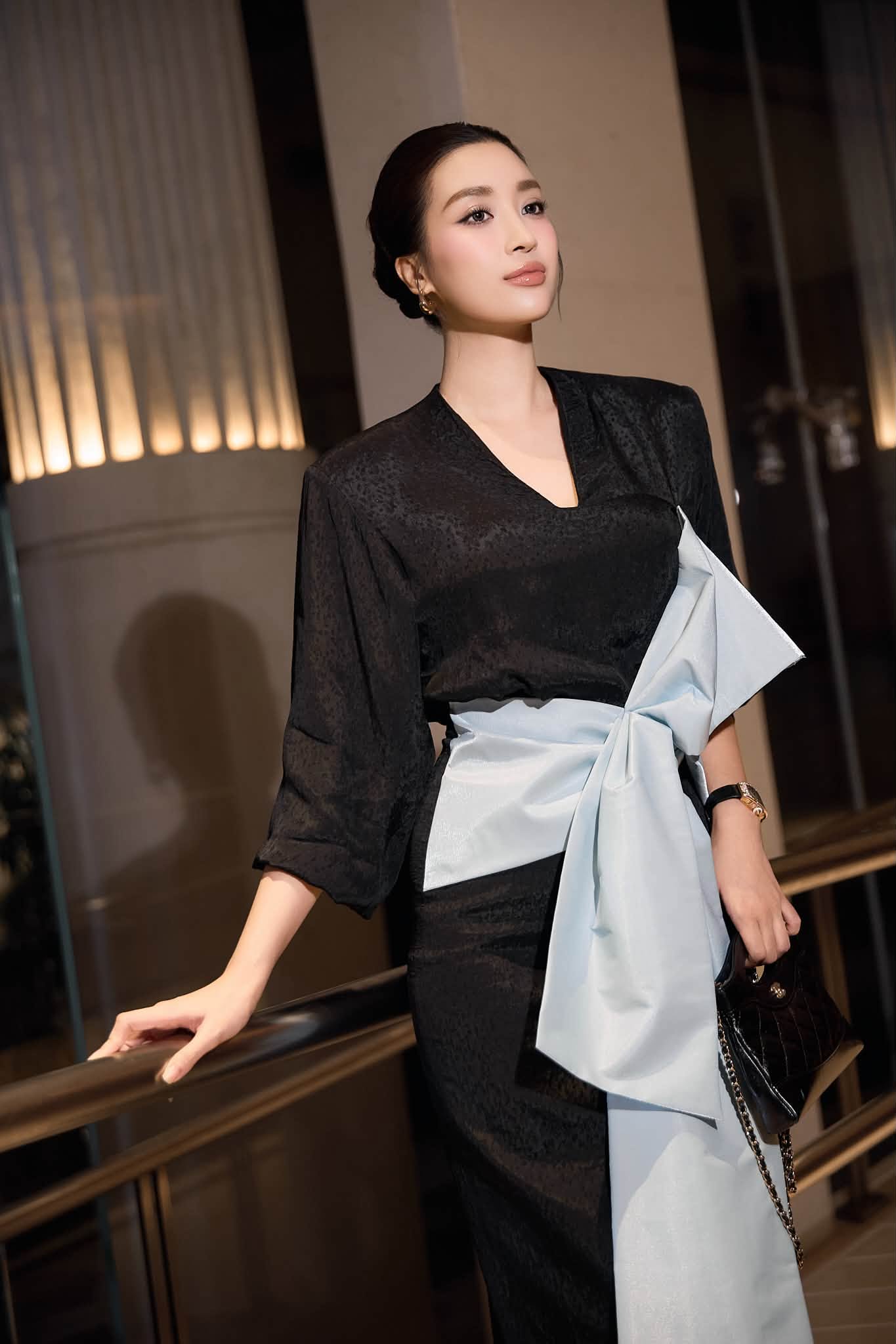 Đỗ Mỹ Linh T&aacute;i xuất với Diện mạo quyến rũ v&agrave; sang trọng sau sinh - Ảnh 3.