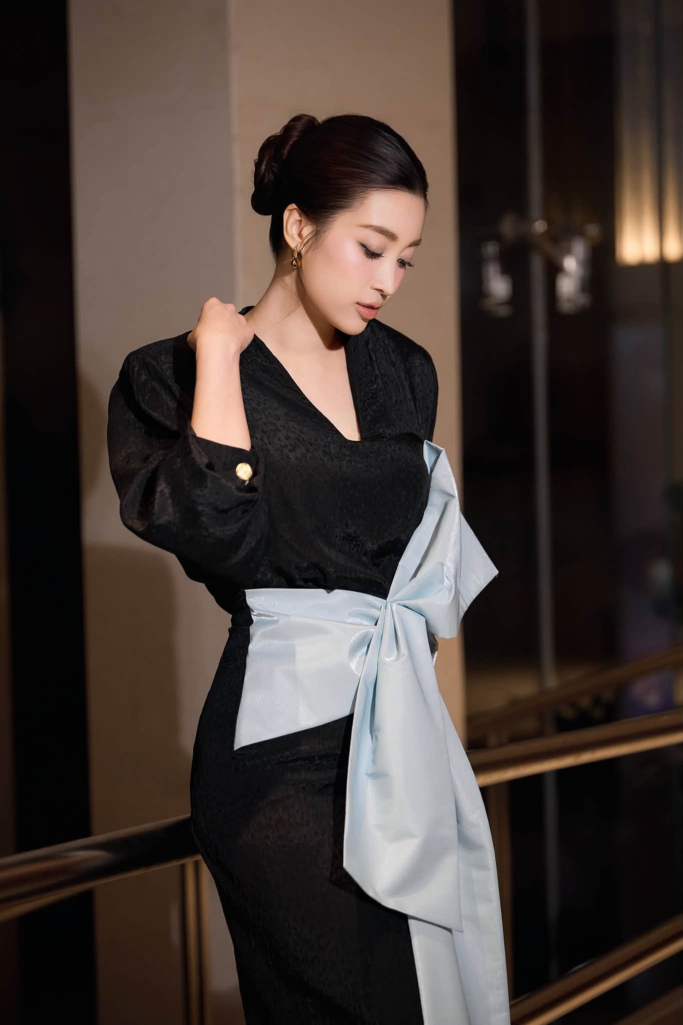Đỗ Mỹ Linh T&aacute;i xuất với Diện mạo quyến rũ v&agrave; sang trọng sau sinh - Ảnh 4.