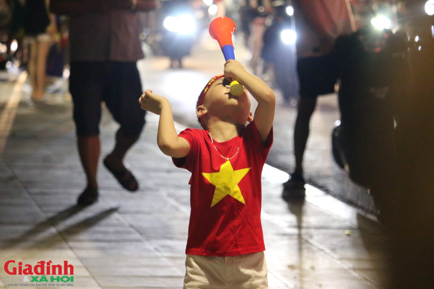 H&agrave; Nội rực rỡ sắc đỏ ăn mừng chiến thắng đội tuyển Việt Nam tại ASEAN Cup 2026 - Ảnh 8.