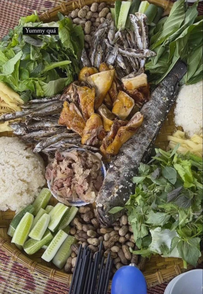 Cơm nh&agrave; Đỗ Thị H&agrave; v&agrave; Nguyễn Viết Vương: Bữa ăn giản dị m&agrave; ấm &aacute;p - Ảnh 3.