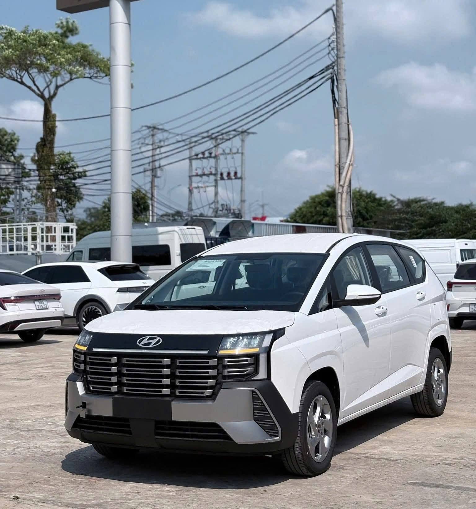 Gi&aacute; lăn b&aacute;nh Hyundai Stargazer giảm sốc 2026 , &ocirc; t&ocirc; 7 chỗ rẻ hơn Kia Morning - Ảnh 2.