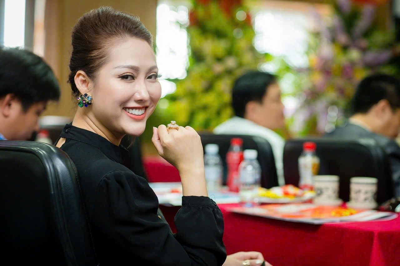 Phi Thanh V&acirc;n sau đổ vỡ: 'Quốc tịch kh&ocirc;ng quyết định tuổi thọ của h&ocirc;n nh&acirc;n' - Ảnh 2.