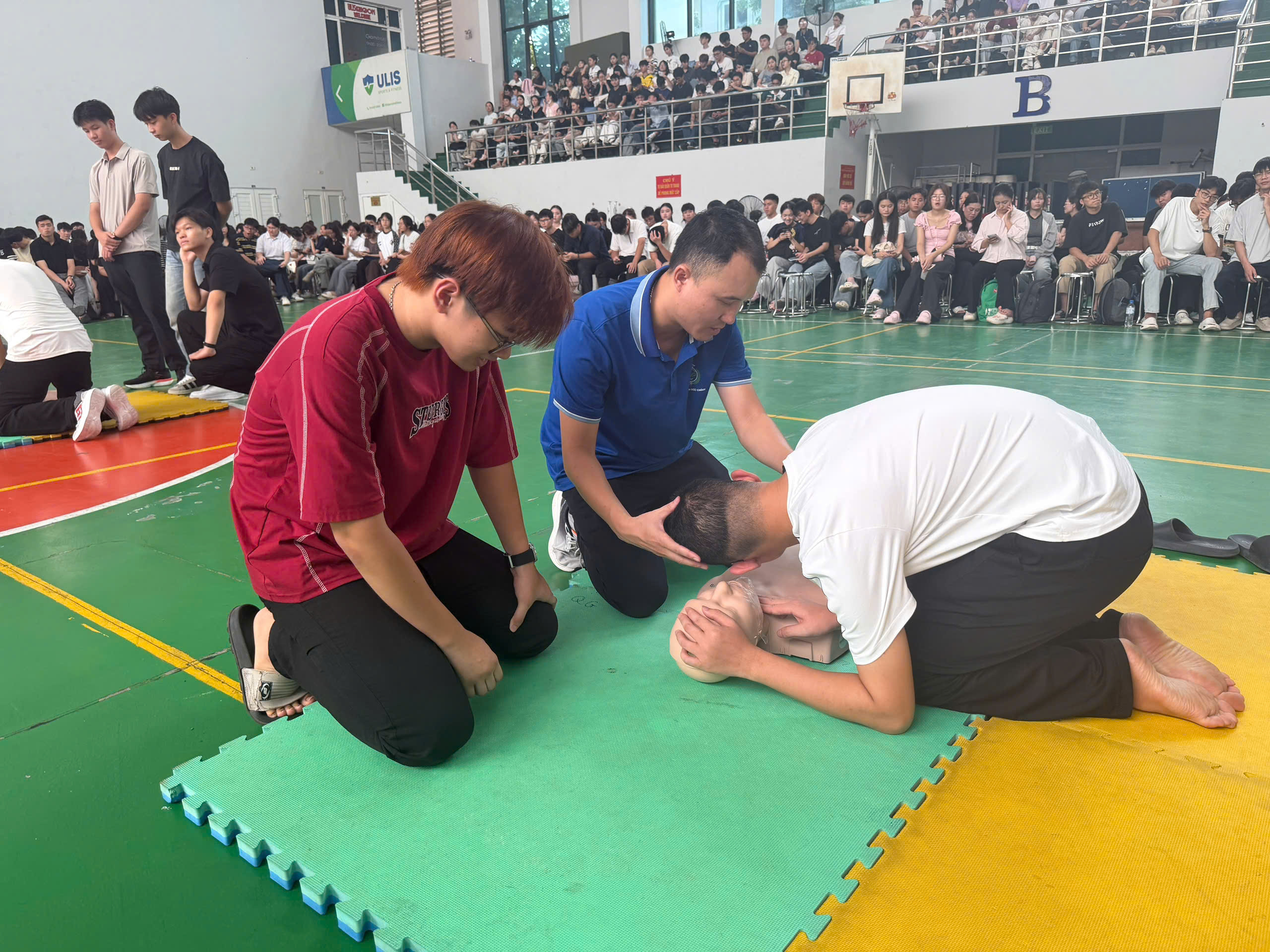 750 tân sinh viên Đại học Y Dược được tập huấn kỹ năng sơ cấp cứu, phòng cháy chữa cháy 7 750 tân sinh viên Đại học Y Dược được tập huấn kỹ năng sơ cấp cứu, phòng cháy chữa cháy - Ảnh 7.