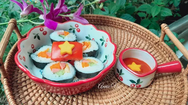 Những m&oacute;n ăn mang m&agrave;u cờ đỏ sao v&agrave;ng trong ng&agrave;y Quốc kh&aacute;nh - Ảnh 2.