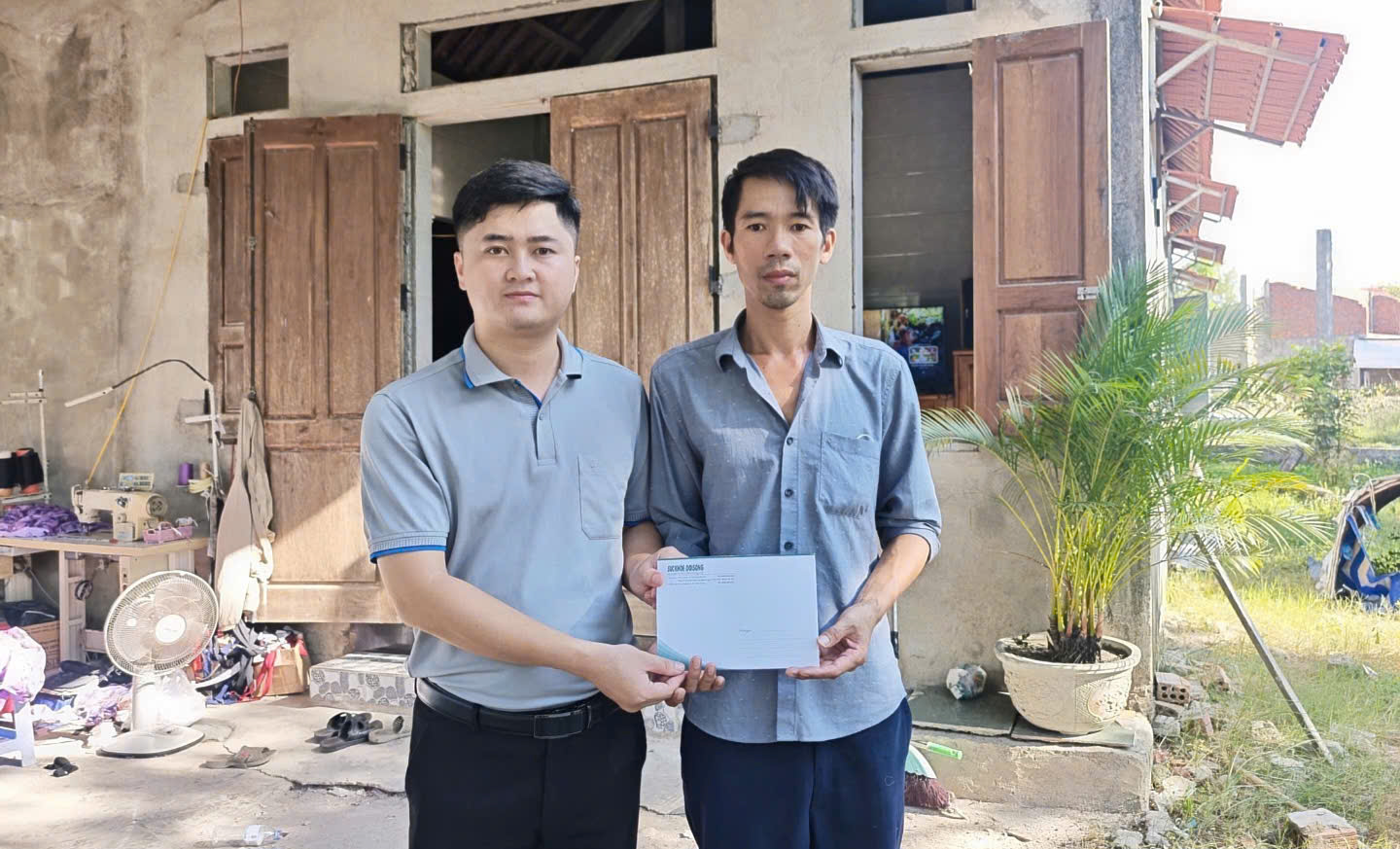 Nữ sinh ở Huế mắc khối u &aacute;c t&iacute;nh nhận sự sẻ chia của bạn đọc B&aacute;o Sức khỏe & Đời sống - Ảnh 1.
