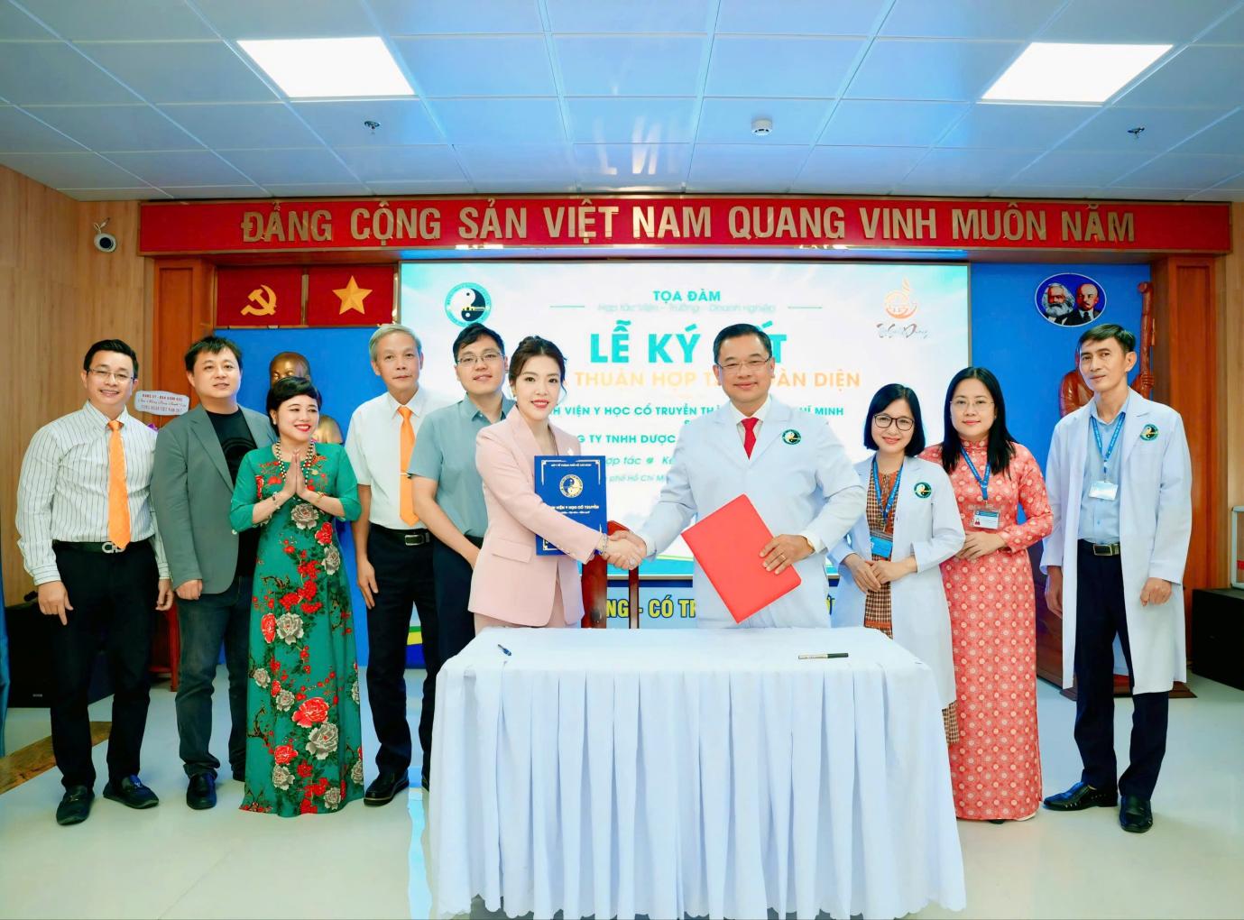 Thọ Sinh Đường v&agrave; Bệnh viện Y học Cổ truyền TP. Hồ Ch&iacute; Minh ch&iacute;nh thức k&yacute; kết hợp t&aacute;c to&agrave;n diện - Ảnh 1.