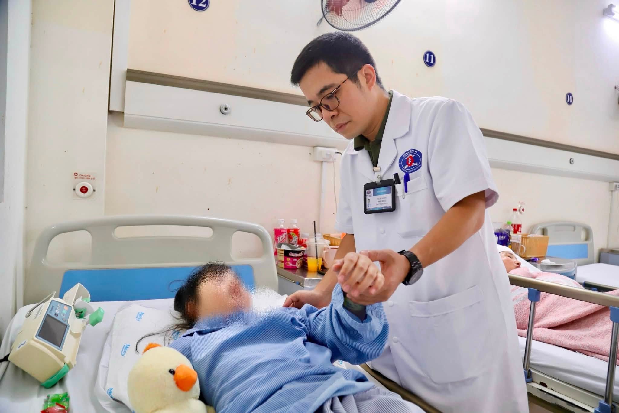Thị lực suy giảm khiến bé gái 10 tuổi gặp khó khăn khi đọc sách: Bác sĩ chỉ rõ nguyên nhân 2 78692920414769517144680658278425112020725457n 17879071443351368002904