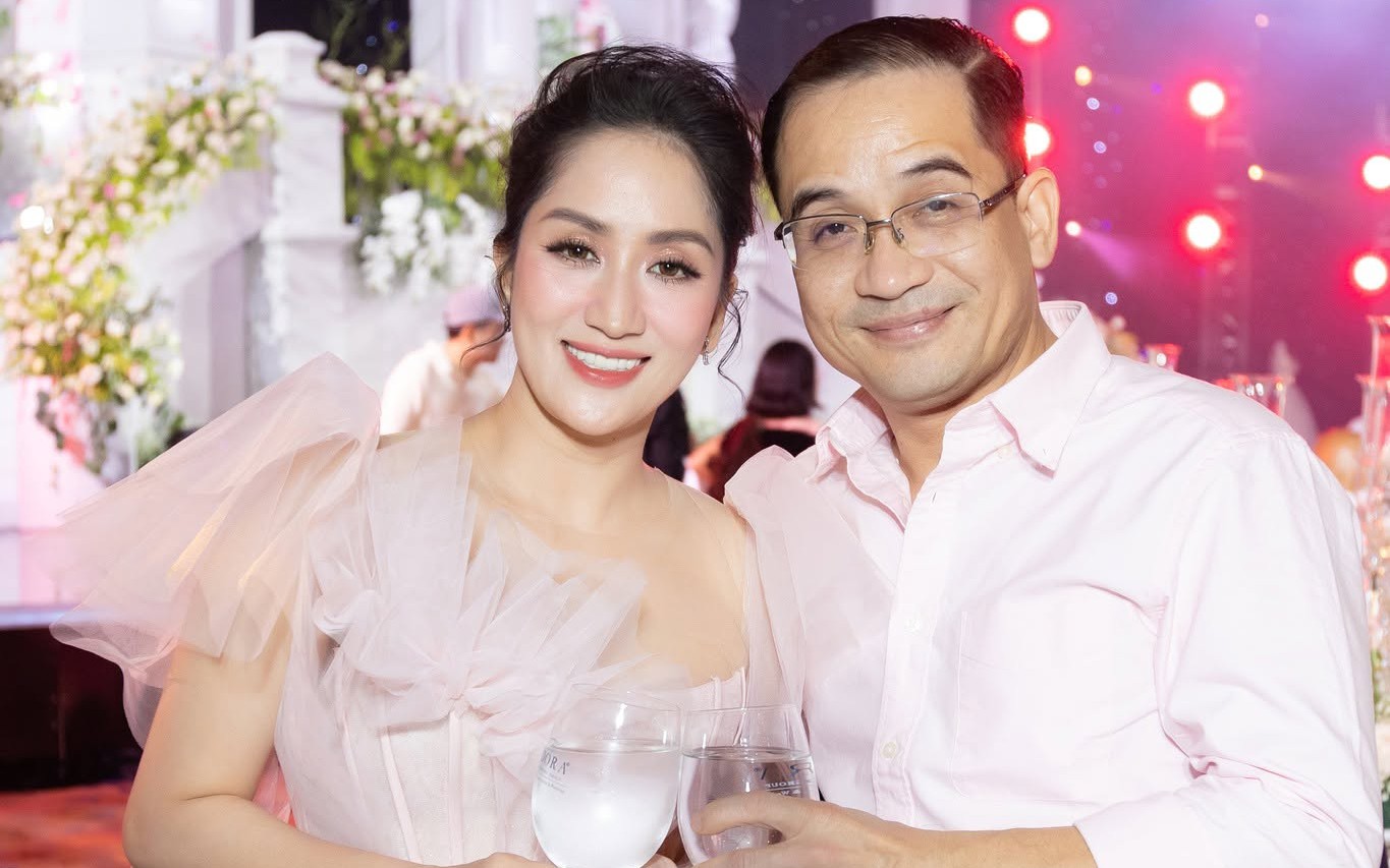 Kh&aacute;nh Thi lu&ocirc;n cảm thấy 'nhẹ l&ograve;ng' khi c&oacute; Phan Hiển ở b&ecirc;n - Ảnh 1.