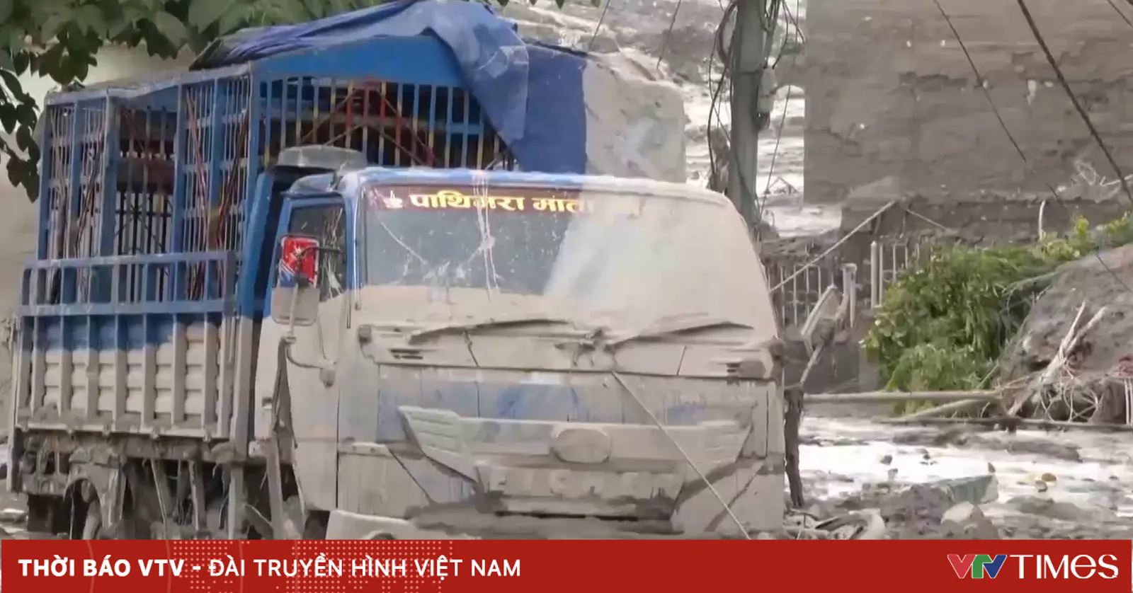 H&igrave;nh ảnh vệ tinh cho thấy nh&agrave; m&aacute;y thủy điện bị san phẳng trong trận lũ ở Nepal - Ảnh 3.