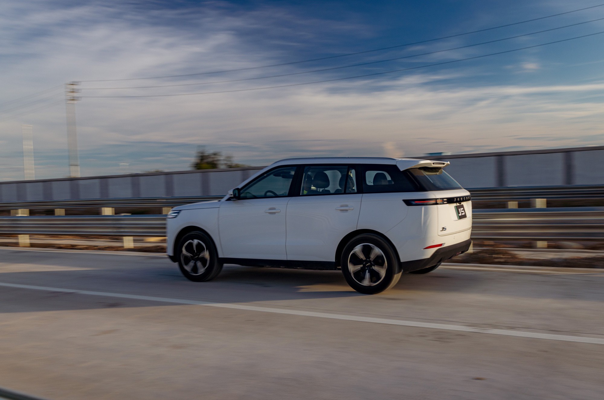 SUV cỡ B Jaecoo J5 EV gi&aacute; 599 triệu đồng: Đặc điểm nổi bật từ cầu thủ Xu&acirc;n Son - Ảnh 2.
