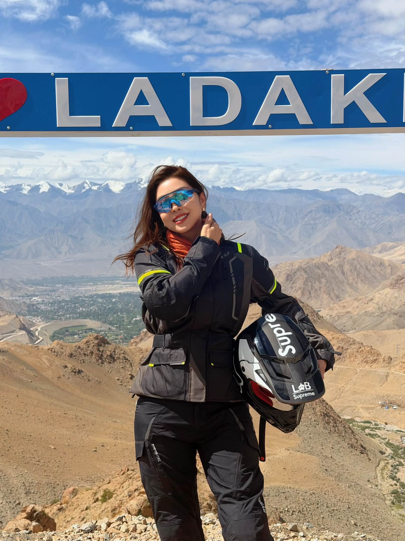 Jennifer Phạm khám phá vẻ đẹp Himalaya: Hành trình ' phượt ' ấn tượng ở Ấn Độ - Ảnh 2.
