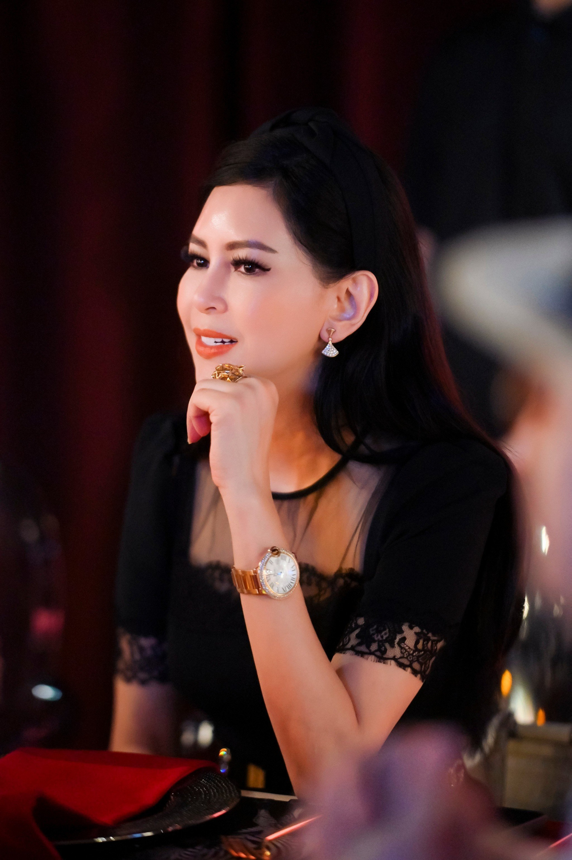 Nữ diễn vi&ecirc;n Việt g&acirc;y sốt v&igrave; loạt ảnh nhan sắc kh&ocirc;ng điểm ch&ecirc; tr&ecirc;n b&igrave;a tạp ch&iacute;, ho&aacute; ra giờ l&agrave; phu nh&acirc;n tỷ ph&uacute;! - Ảnh 10.