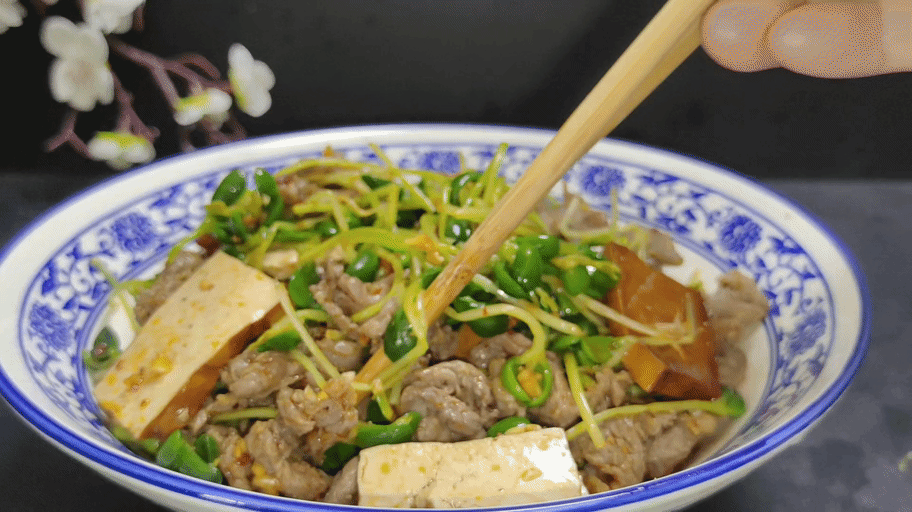 Chỉ cần trộn 3 nguy&ecirc;n liệu n&agrave;y lại với nhau! Đ&oacute; l&agrave; một m&oacute;n ăn ngon v&agrave; đậm đ&agrave; với rau v&agrave; thịt, rất hợp với cơm, dễ l&agrave;m - Ảnh 1.