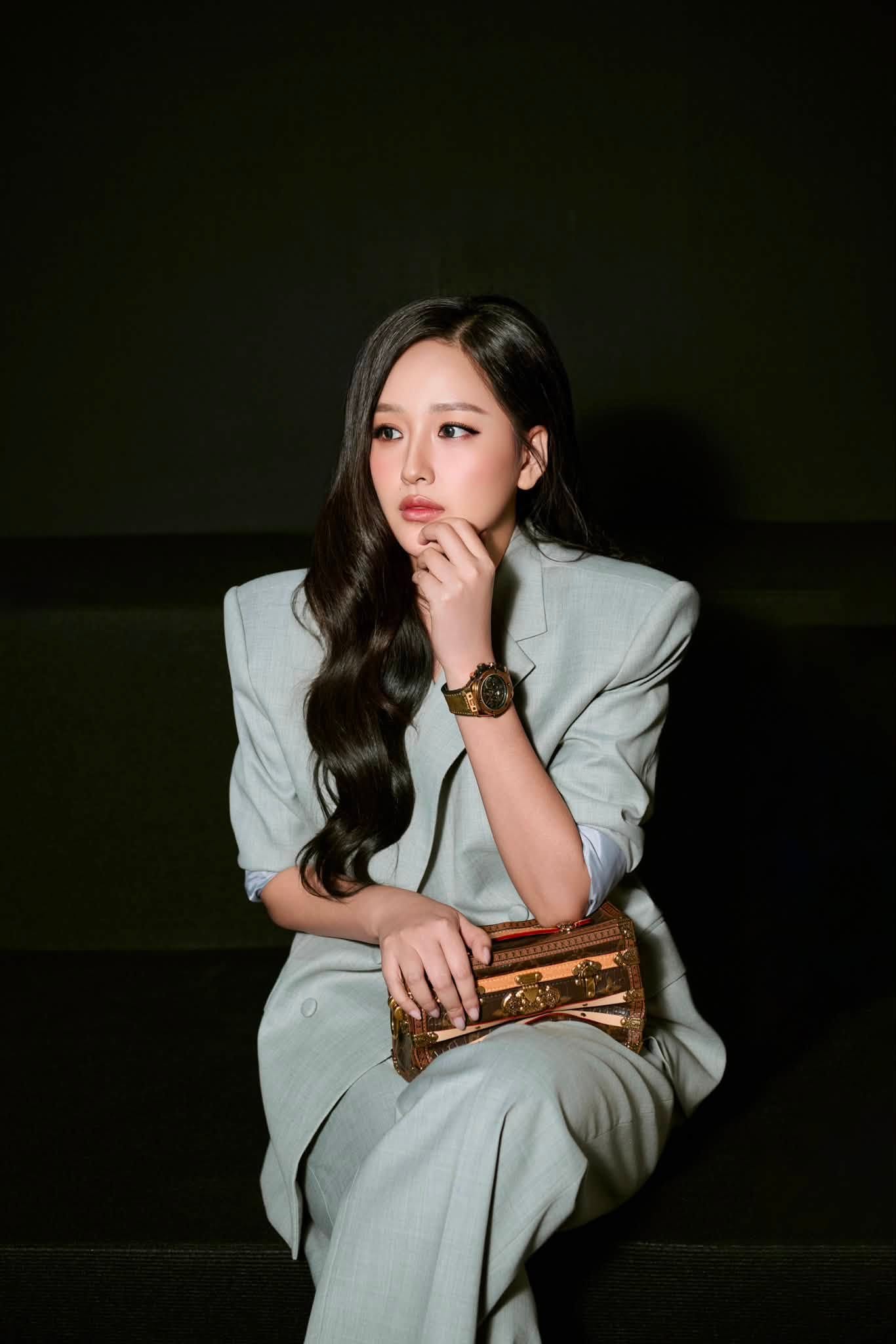 Mai Phương Thúy tái xuất thời trang 2026 với phong cách độc đáo và phán xét bản thân - Ảnh 6.