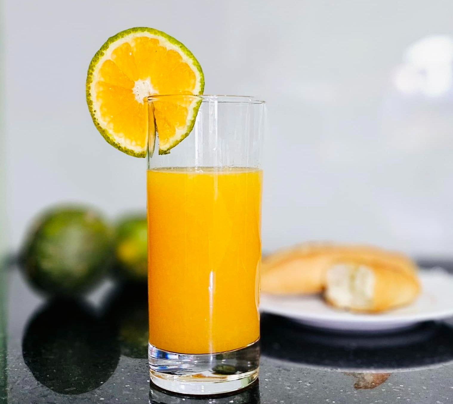Món sườn xào chua ngọt thơm ngon hơn, thịt mềm mọng, bên ngoài giòn khi thêm vào nước giải khát quen thuộc ngày hè - Ảnh 1.