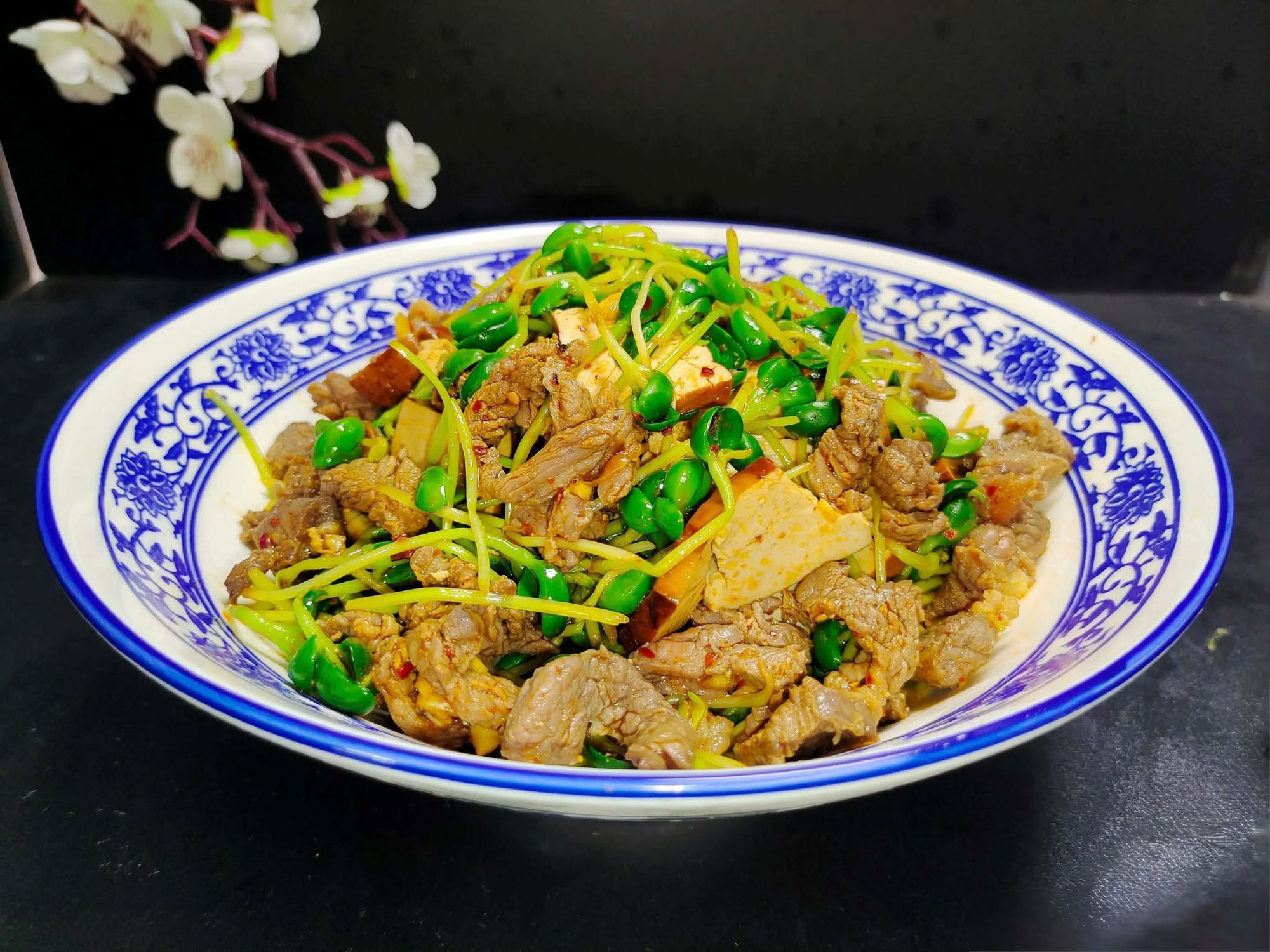 Chỉ cần trộn 3 nguy&ecirc;n liệu n&agrave;y lại với nhau! Đ&oacute; l&agrave; một m&oacute;n ăn ngon v&agrave; đậm đ&agrave; với rau v&agrave; thịt, rất hợp với cơm, dễ l&agrave;m - Ảnh 2.