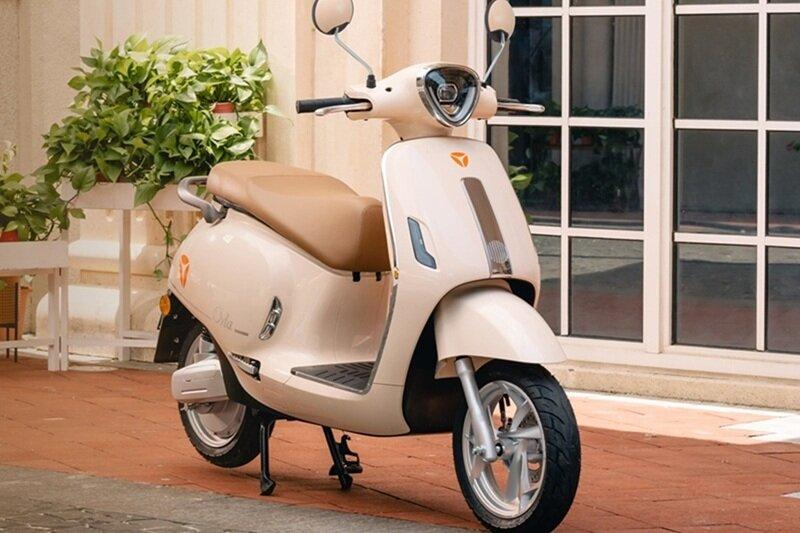 L&aacute;i xe m&aacute;y điện gi&aacute; chỉ 20 triệu đồng thiết kế cổ điển, c&ocirc;ng nghệ th&ocirc;ng minh vượt tầm, rẻ như Wave Alpha - Ảnh 2.