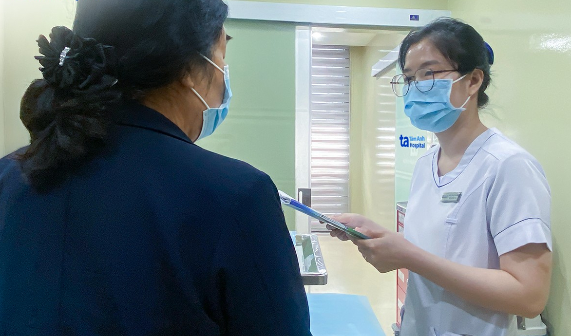 Ăn thức ăn thừa hâm đi hâm lại, người phụ nữ 74 tuổi suy thận nặng, suýt phải chạy thận - Ảnh 1.