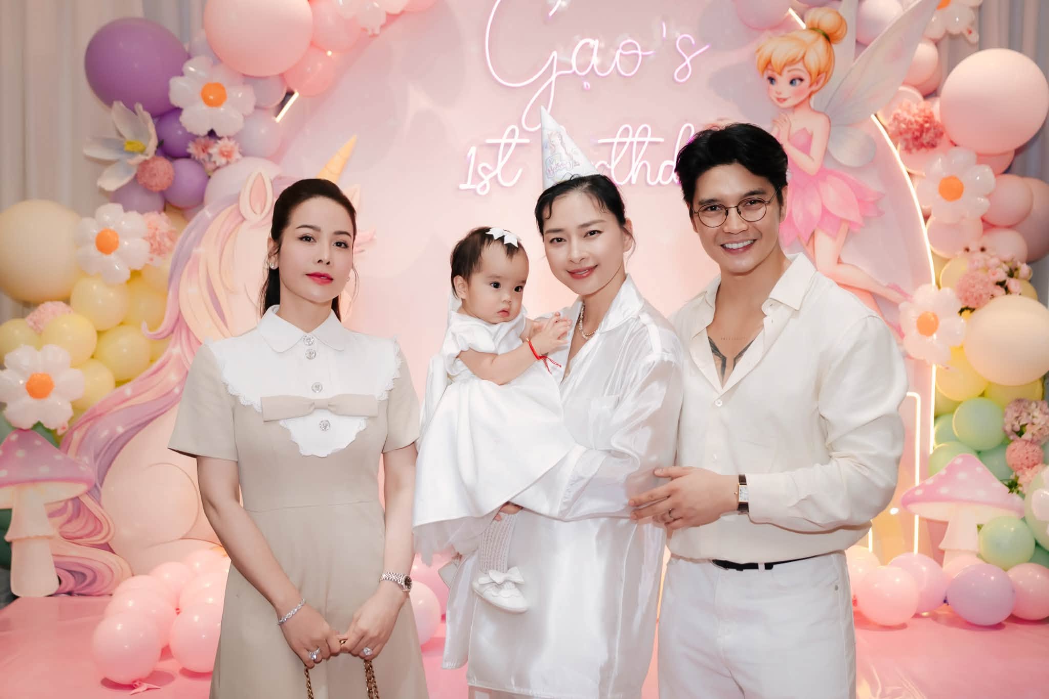 Ng&ocirc; Thanh V&acirc;n v&agrave; khoảnh khắc sinh nhật 1 tuổi độc đ&aacute;o của Con g&aacute;i Gạo - Ảnh 13.