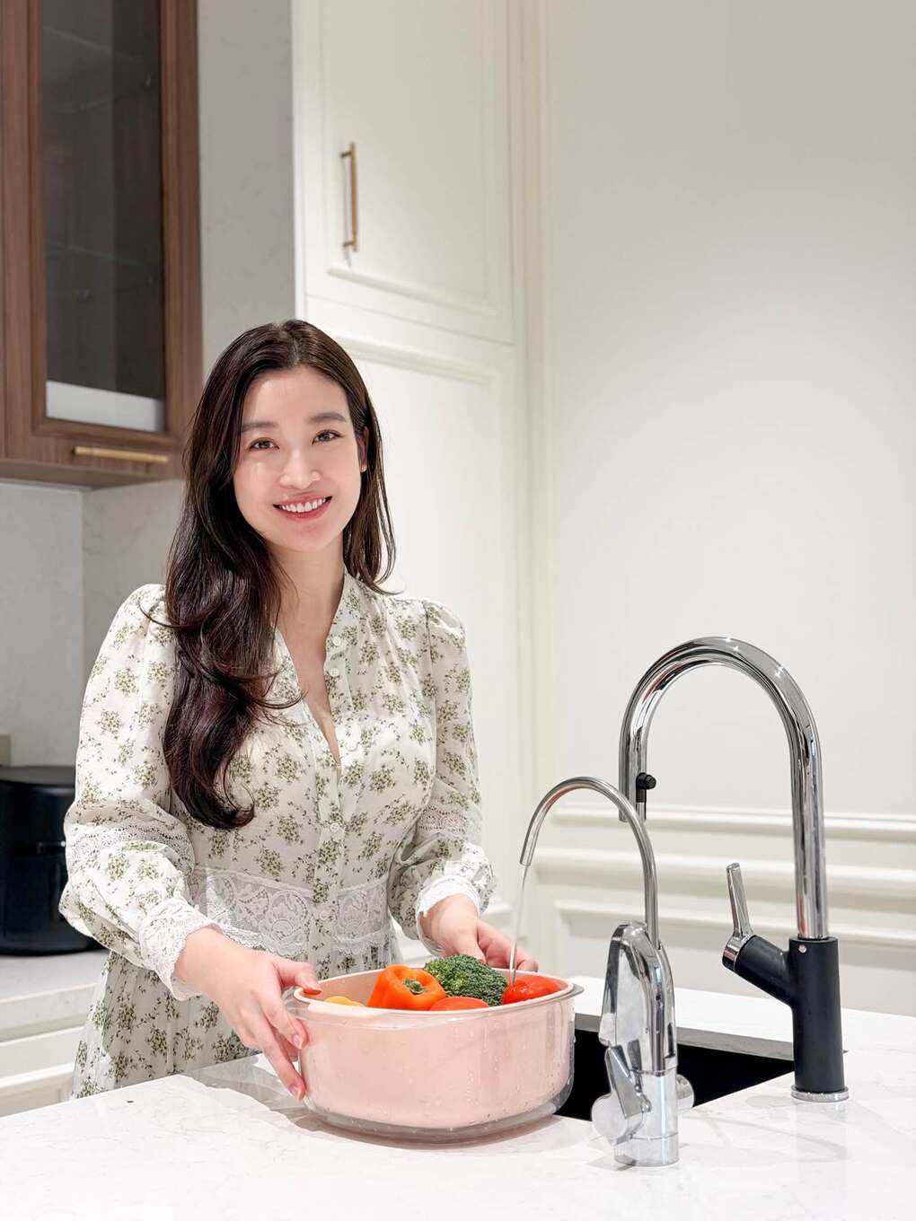 Đỗ Mỹ Linh v&agrave; &ocirc;ng x&atilde; ra ở ri&ecirc;ng tại h&agrave; nội , cuộc sống mới ấm c&uacute;ng b&ecirc;n gia đ&igrave;nh - Ảnh 3.
