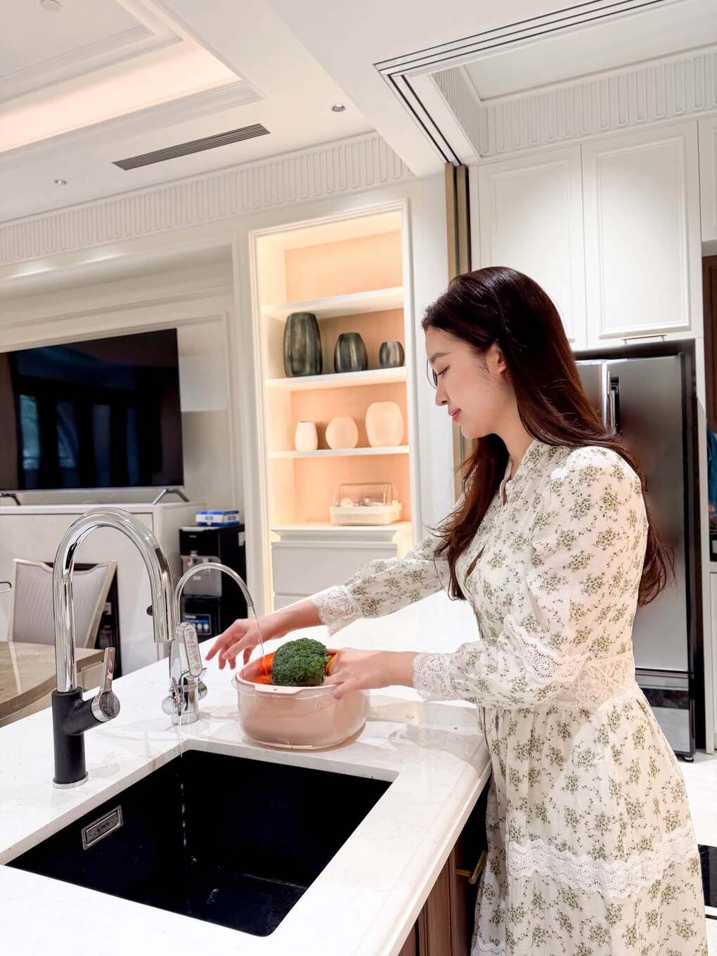 Đỗ Mỹ Linh v&agrave; &ocirc;ng x&atilde; ra ở ri&ecirc;ng tại h&agrave; nội , cuộc sống mới ấm c&uacute;ng b&ecirc;n gia đ&igrave;nh - Ảnh 4.