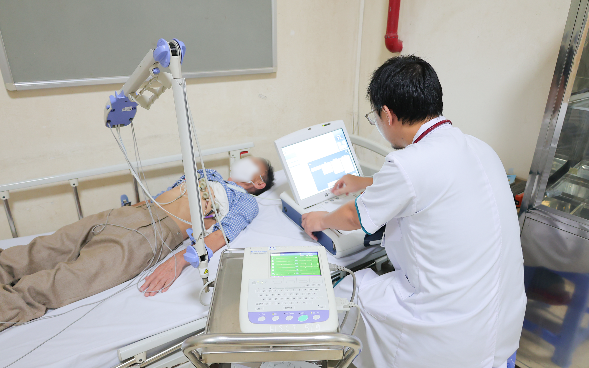 Người đ&agrave;n &ocirc;ng 56 tuổi ph&aacute;t hiện suy tim từ dấu hiệu nhiều người mắc phải - Ảnh 2.