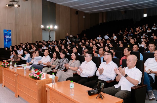 &ldquo;Kh&uacute;c ca Blouse trắng&rdquo; số đầu ti&ecirc;n: H&agrave;nh tr&igrave;nh chữa l&agrave;nh từ tr&aacute;i tim tại bệnh viện Bạch Mai - cơ sở Ninh B&igrave;nh - Ảnh 1.