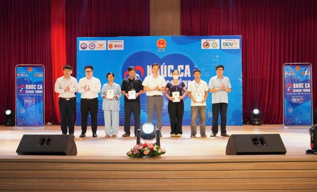 &ldquo;Kh&uacute;c ca Blouse trắng&rdquo; số đầu ti&ecirc;n: H&agrave;nh tr&igrave;nh chữa l&agrave;nh từ tr&aacute;i tim tại bệnh viện Bạch Mai - cơ sở Ninh B&igrave;nh - Ảnh 11.