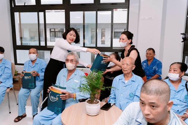 &ldquo;Kh&uacute;c ca Blouse trắng&rdquo; số đầu ti&ecirc;n: H&agrave;nh tr&igrave;nh chữa l&agrave;nh từ tr&aacute;i tim tại bệnh viện Bạch Mai - cơ sở Ninh B&igrave;nh - Ảnh 5.